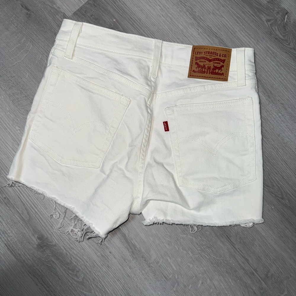 Levi’s white high waisted shorts stretchy